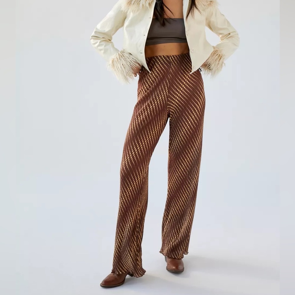 NWT UO Vintage Flowy Margot Printed Wide-Leg Crinkle Pants - Picture 1 of 5